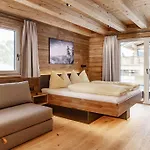 Ski-in Ski-out Chalet *