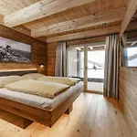 Ski-in Ski-out *