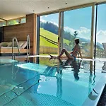 Ski-in Ski-out Chalet