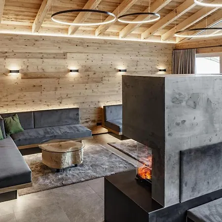 Ski-in Ski-out Chalet *